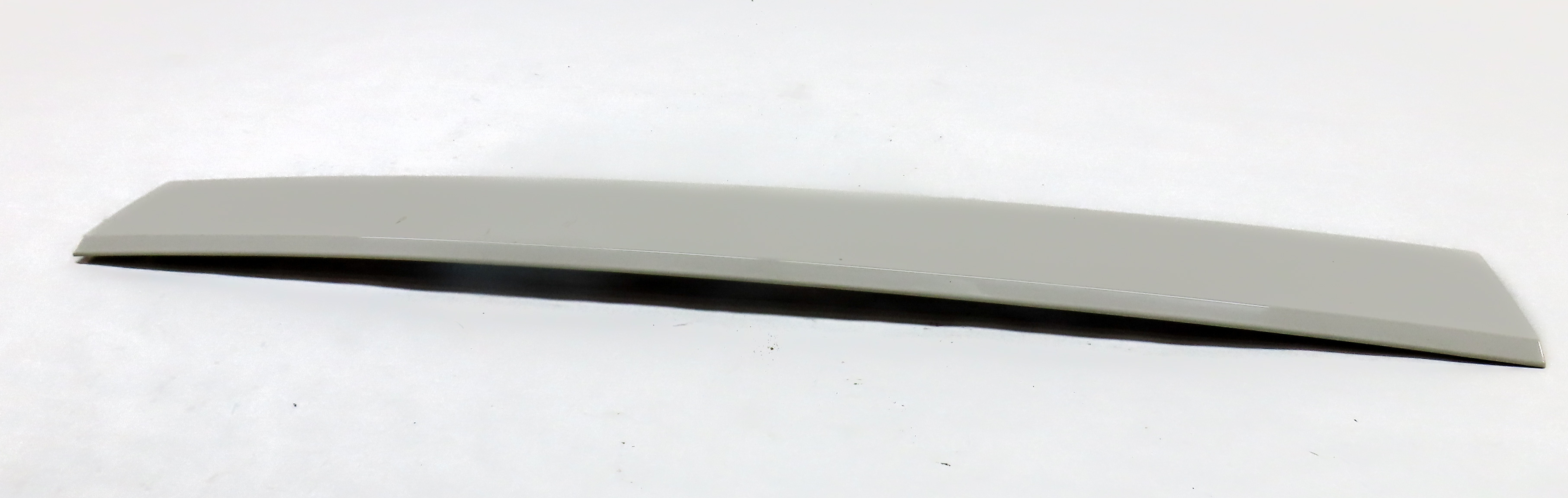 2010 LAND ROVER LR4 (L319) LOWER TAILGATE TAIL GATE TRIM PANEL (White) — exact item pictured